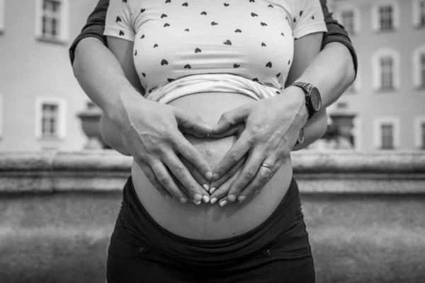 Creativo Servizio Fotografico Urto Bambino Con Madre Incinta Padre — Foto Stock