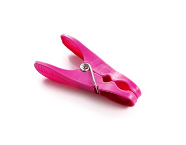 Beyaz izole clothespins dönüştürün