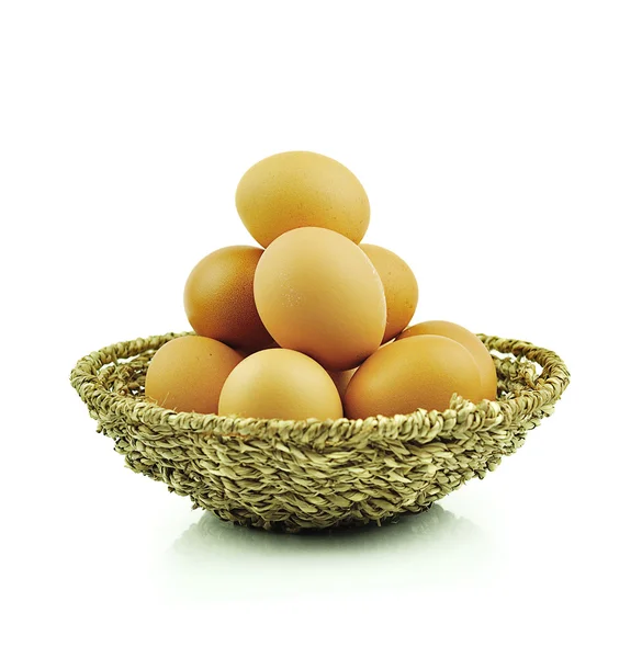 Eieren geïsoleerd op witte achtergrond. — Stockfoto