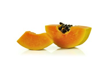 Papaya yakın kadar izole üzerinde beyaz arka plan