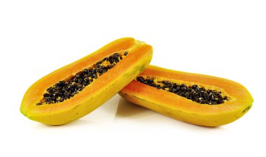 Papaya yakın kadar izole üzerinde beyaz arka plan