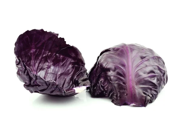 紫色卷心菜关闭了孤立在白色背景. — 图库照片