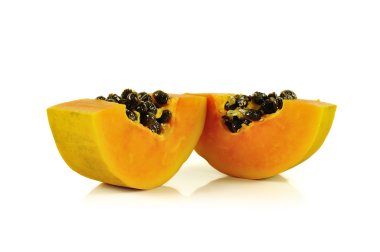 Papaya yakın kadar izole üzerinde beyaz arka plan