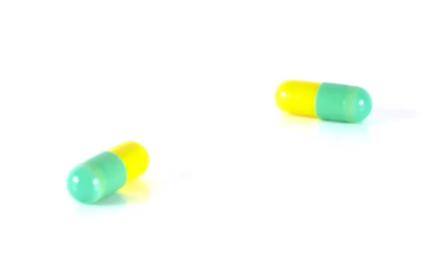 Drogas cápsulas isoladas em branco . — Fotografia de Stock