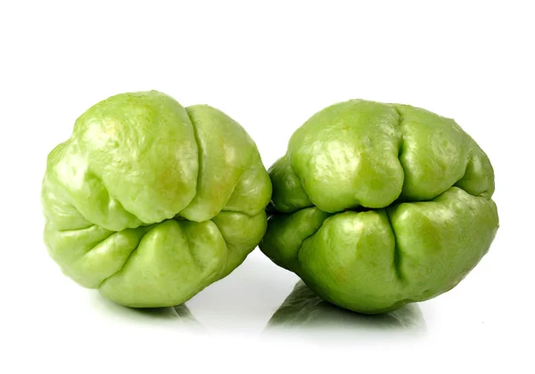 Chayote aislado sobre fondo blanco — Foto de Stock