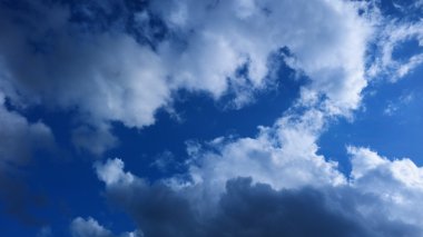 Fırtınalı bulutlar gökyüzü. Doğa arka plan