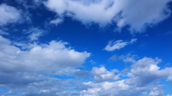 Ciel avec des nuages orageux. Contexte naturel — Photo