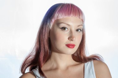 Renkli makyaj ile genç kız