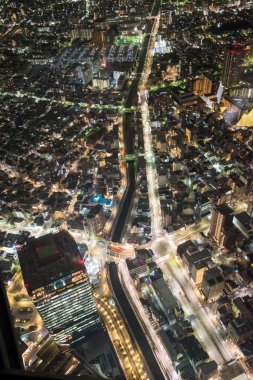Yüksek bir binadan Japon şehrini kuşbakışı görmek