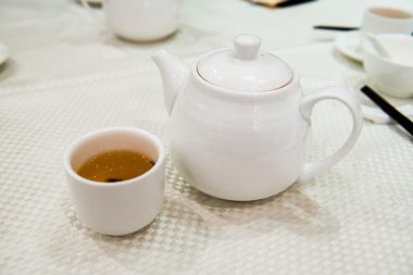 Geleneksel Asya restoranı sofra çanak çömleği ve baharatları