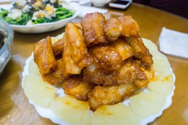 Hong Kong 'da geleneksel Çin lokantası yemekleri.