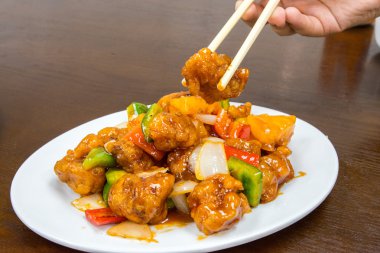 Hong Kong 'da geleneksel Çin lokantası yemekleri.