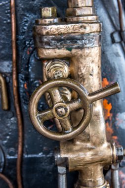 Demiryolu buhar makinesinin mekanik parçalarını kapat