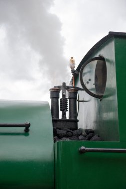 Buhar üfleme tren düdüğü yakın çekim