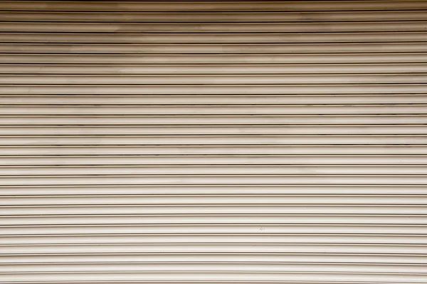 Lignes droites sur un volet avant de magasin — Photo