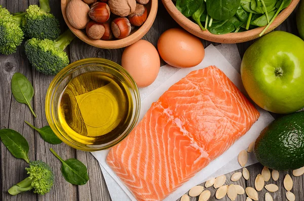 Seleção de produtos saudáveis. Conceito de dieta equilibrada . — Fotografia de Stock