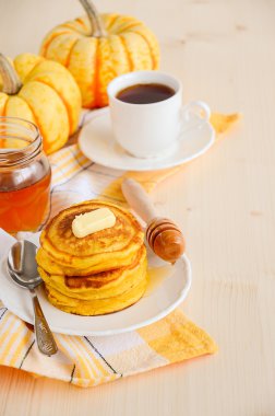 Tereyağı ve bal ile kabak krep