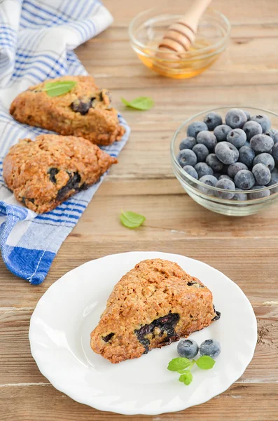 Yaban mersinli çörek tam buğday unu ile — Stok fotoğraf