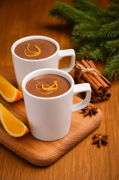 Chocolate caliente con naranja y especias —  Fotos de Stock