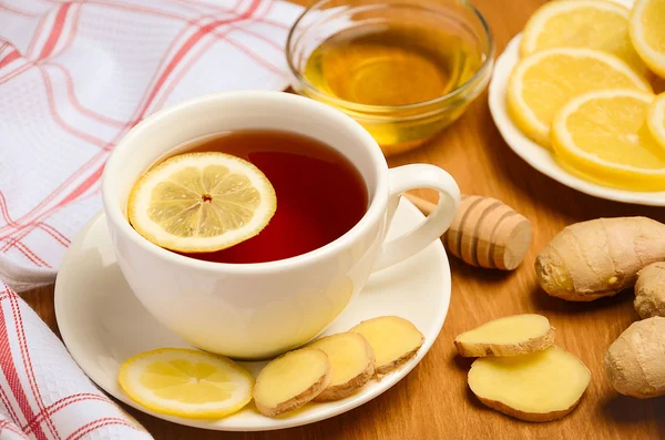 Black tea with lemon, ginger and honey on the wooden table. — Stock Photo, Image