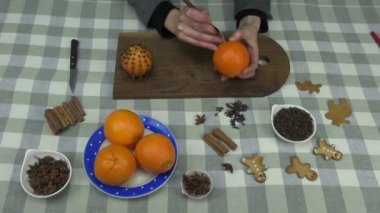 Bir pomander yapımında ikinci adım