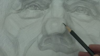 Eski bir çalışma çizim adamın sağ gözü ile grafit kalem
