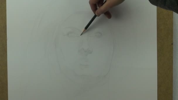 Beginning of drawing of young woman — Stock Video