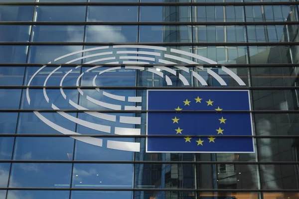 Bruselas Bélgica Agosto 2020 Signo Símbolo Bandera Fachada Vidrio Del —  Fotos de Stock