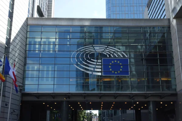 Bruselas Bélgica Agosto 2020 Signo Símbolo Bandera Fachada Vidrio Del —  Fotos de Stock