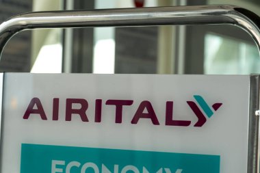Catania, İtalya - 11 Mayıs 2019: Air Italy logosu, özel bir İtalyan havayolu şirketi