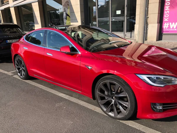 Prague République Tchèque Juillet 2020 Red Tesla Model 100D Une — Photo