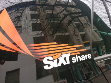 Berlin, Almanya - 21 Mart 2019: SIXT hisse otomobil paylaşım servisi logosu