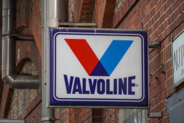 Berlin, Almanya - 3 Nisan 2019: Valvoline, Amerikalı otomotiv üreticisi ve dağıtımcısı Valvoline, katkı maddeleri ve kayganlaştırıcılar