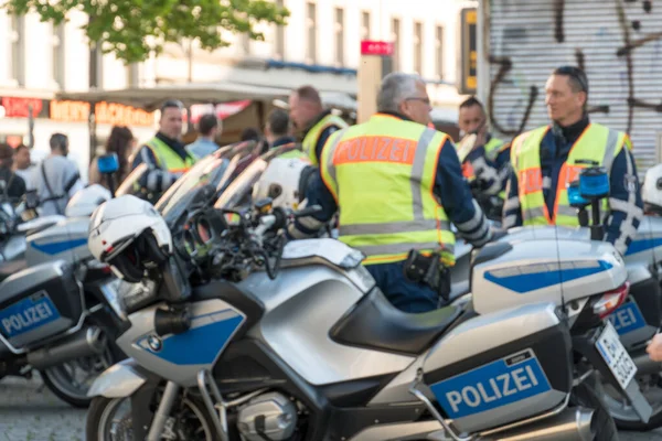 Berlín Alemania Abril 2019 Policías Alemanes Sus Motocicletas Bmw Enfoque — Foto de Stock