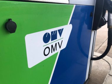 Prag, Çek Cumhuriyeti - 12 Temmuz 2020: OMV Avusturya Mineral Petrol İdaresi Petrol ve benzin istasyonu