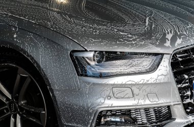 Berlin, Almanya - 30 Temmuz 2020: Yıkama servisi