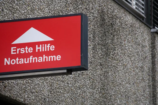 Panneau Rouge Erste Hilfe Notaufnahme Allemand Pour Salle Urgence Premiers — Photo