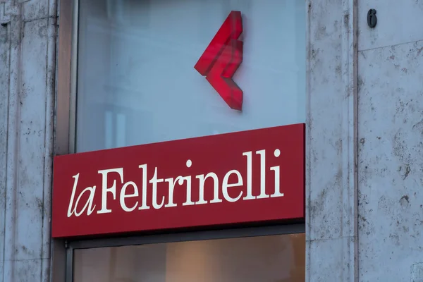 Rom Italien Januar 2021 Beschilderung Der Buchhandlung Feltrinelli Giangiacomo Feltrinelli — Stockfoto