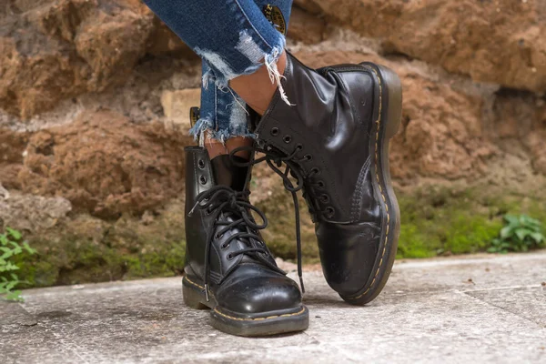 Roma Itália Janeiro 2021 Botas Clássicas Couro Preto Martens Airwair — Fotografia de Stock