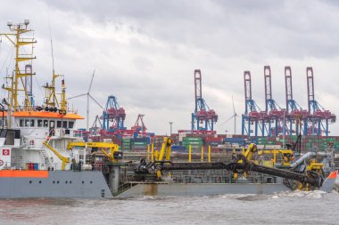 Amazone Vakumlu Dredger kargo gemisi Hamburg, Almanya Limanı 'nda.