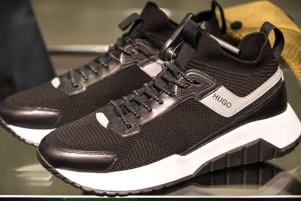 Berlín Alemania Octubre 2020 Hugo Boss Zapatillas Deporte Exhibidas Para — Foto de Stock