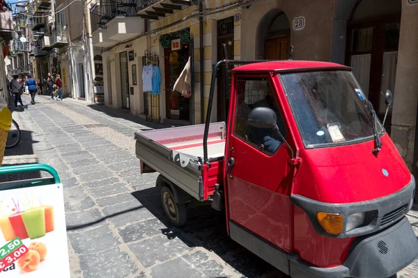 Cefalu Italy May 2019 Red Piaggio Ape Three Wheeled Light — Stock Photo, Image