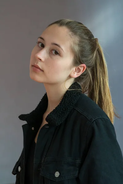 Retrato Estudio Una Joven Adolescente — Foto de Stock