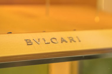 Hamburg, Almanya - 28 Mart 2021: Bulgari mağazası. Bulgari, 1884 yılında kurulan başarılı bir İtalyan mücevher şirketidir.