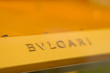 Hamburg, Almanya - 28 Mart 2021: Bulgari mağazası. Bulgari, 1884 yılında kurulan başarılı bir İtalyan mücevher şirketidir.