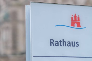 Hamburg, Almanya - 28 Mart 2021: Rathaus Logosu, Belediyenin Almancası, Almanya 'nın Hamburg şehrinin yerel yönetiminin merkezi.