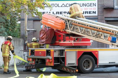Berlin, Almanya - 6 Ağustos 2020: Berliner itfaiyesi iş başında