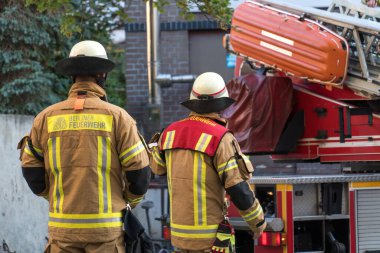 Berlin, Almanya - 6 Ağustos 2020: Berliner itfaiyecileri iş başında