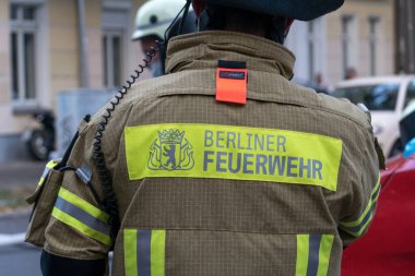 Berlin, Almanya - 6 Ağustos 2020: Berliner Feuerwehr 'in (itfaiye teşkilatının Almancası) sancak ve sembolü