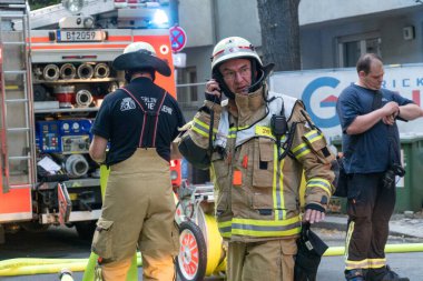 Berlinli itfaiyeciler iş başında.